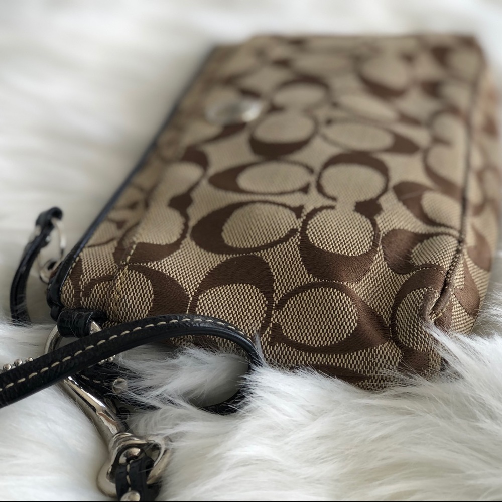 Authentic COACH WRISTLET bag
